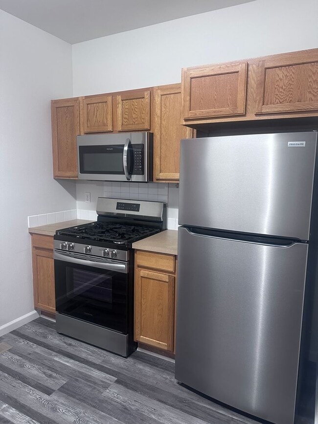 Building Photo - Newly Updated 3 Bedroom Available 12/1