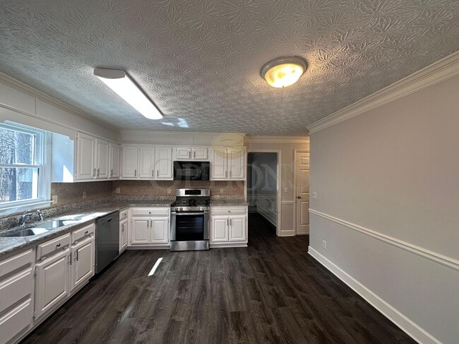 Building Photo - 4BR/3BA on Large Private Wooded Lot- Woodstock