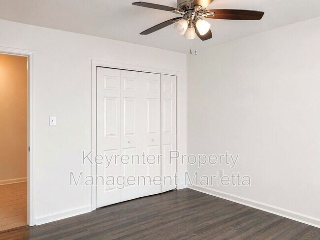 Building Photo - 723 Hanover Ln SE