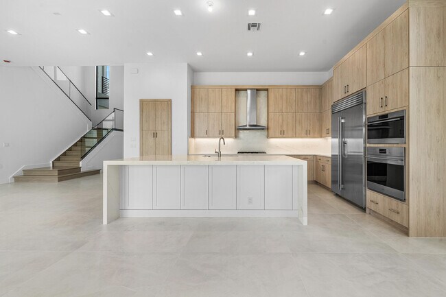 Building Photo - 9516 Riverside Pk Dr
