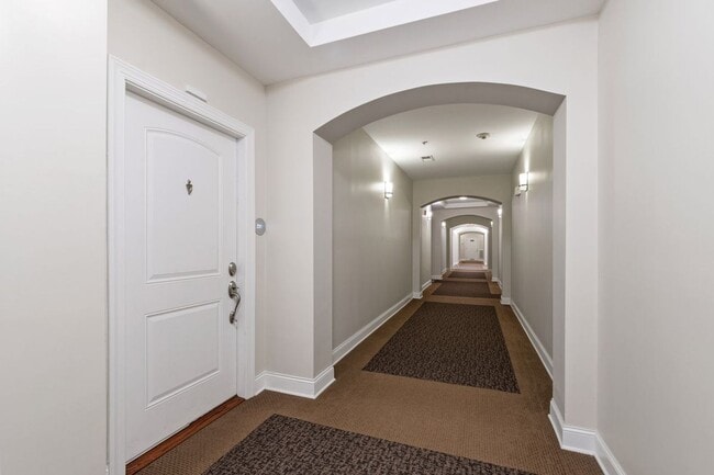 Building Photo - AVAILABLE NOW! $200 off 1st month's rent!! Gorgeous 1 bedroom, 1 bath condo in The Landing at Sou...