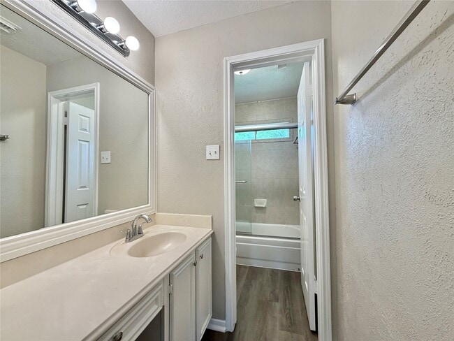 Building Photo - 6315 Laurel Bush Ln