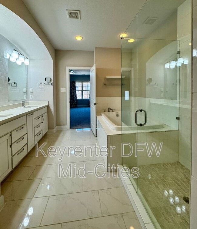 Building Photo - 6726 DeLeon St