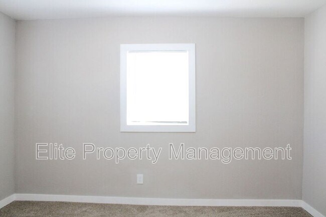 Building Photo - 1639 E Orman Ave