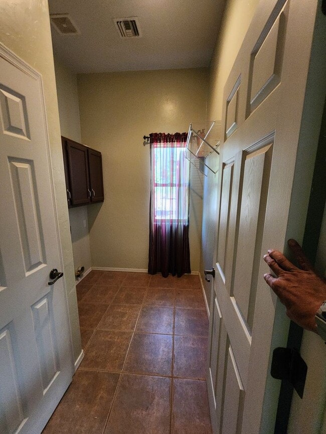 Building Photo - large home in douglas with guest house 1050 Rochine Rd