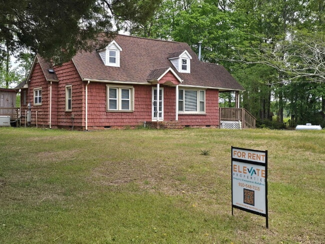 Building Photo - 844 Old Church Rd