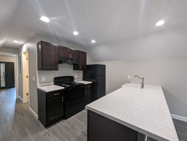 Building Photo - 1 Bedroom • 1 Bath Duplex on 23rd Street!