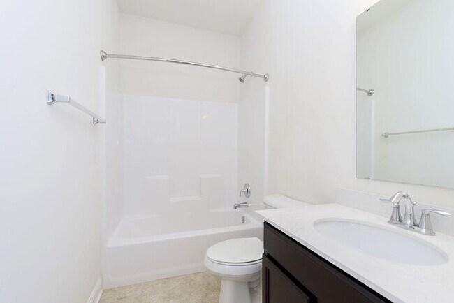 Building Photo - Beautiful Three Bedroom in Carmel!