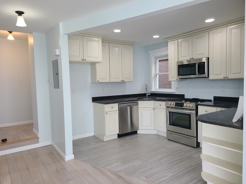 Kitchen - 75 Saint Johns Pl