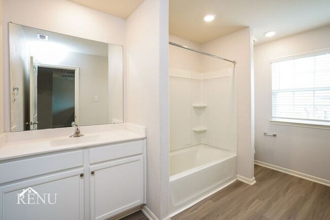 Building Photo - 25342 Shadowdale Dr