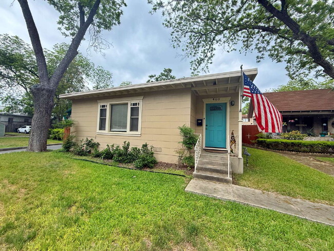 Building Photo - Unbeatable Location – Walk to the Guadalup...