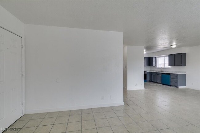 Building Photo - 6987 Mendon Ln