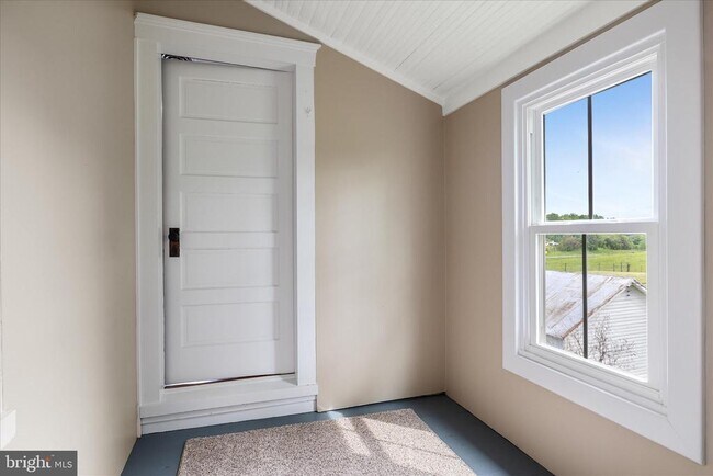 Building Photo - 5452 Middle Rd