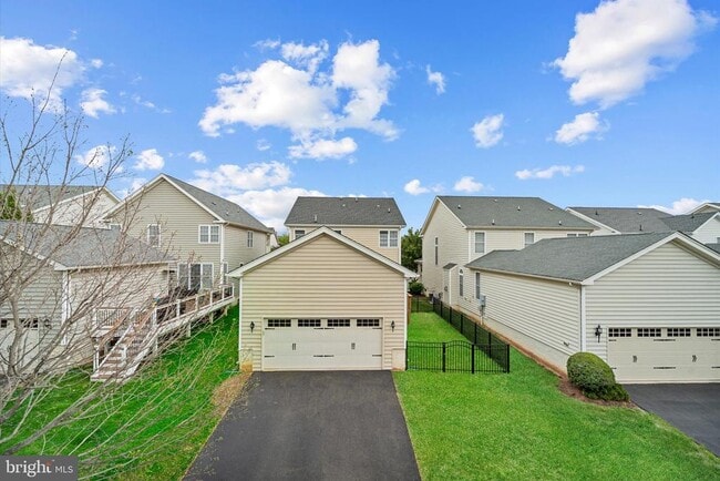 Building Photo - 15119 Kroll Ln