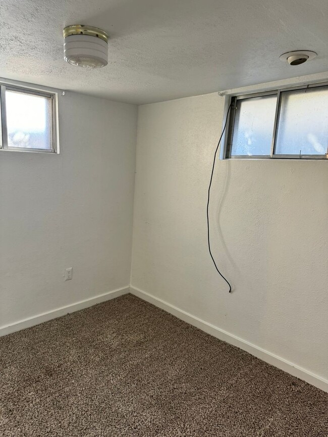 Building Photo - 2114 E 11th St