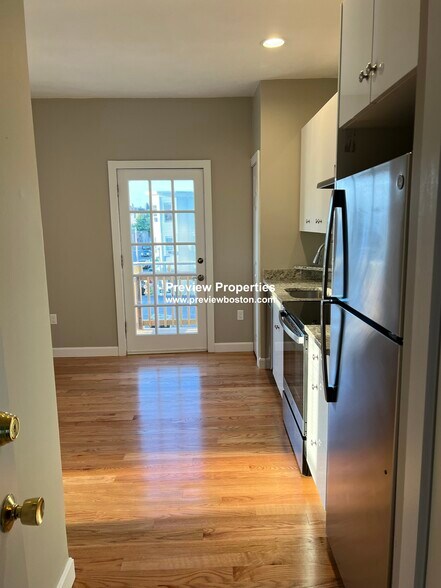 Primary Photo - 1084 Dorchester Ave