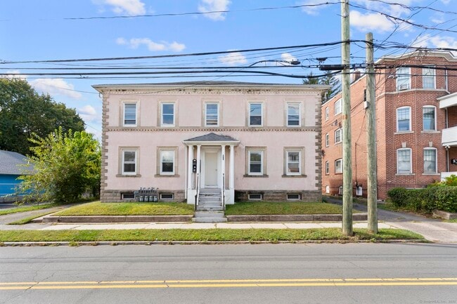Building Photo - 236 Oak St