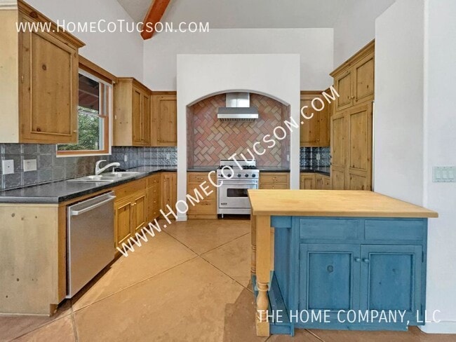 Building Photo - 12235 E Horsehead Rd