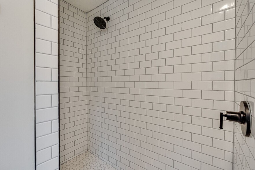 Building Photo - 203 N Seminole Dr