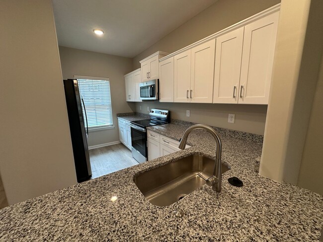 Building Photo - Brand New Townhome In Shelbyville - MOVE I...