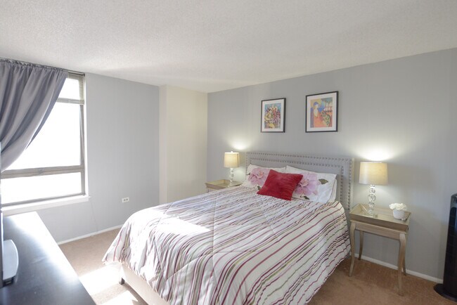 Master bedroom with a big closet and TV - 1020 15th St