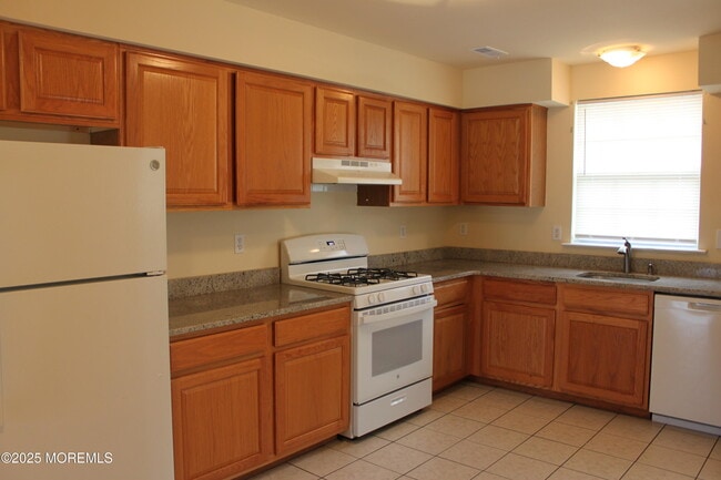 Building Photo - 1529 Windward Ave