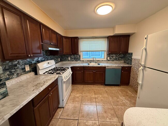 Building Photo - 36 W 9th St