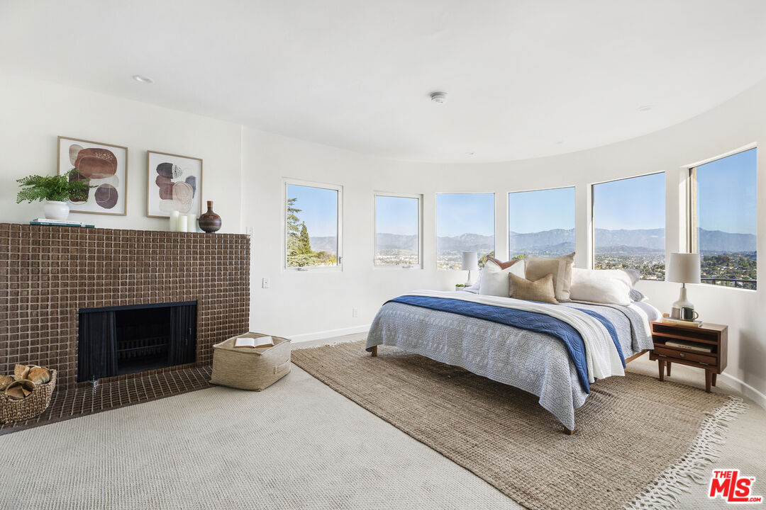 Building Photo - 1850 San Jacinto St