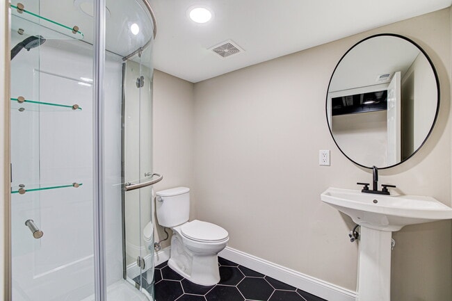 Building Photo - 1032 Charleville Ave