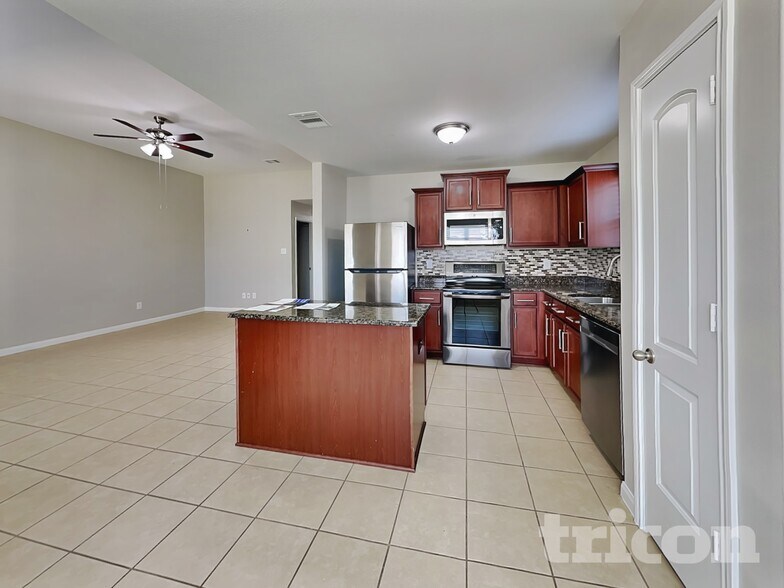 Building Photo - 336 Comanche Plains Rd