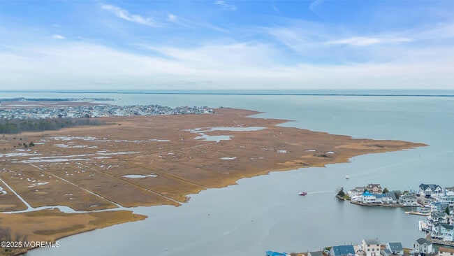 Building Photo - 336 E Lacey Rd