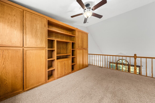 Building Photo - 104 S Knollwood Dr