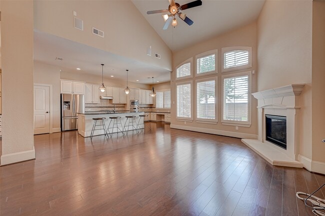 Building Photo - 10323 Hatcher Dr