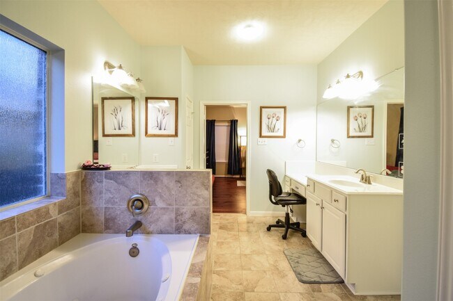 Building Photo - 14410 Heath Falls Ln