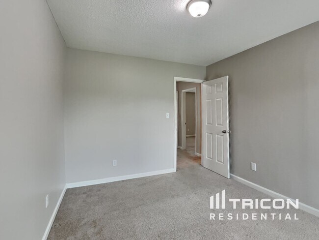 Building Photo - 561 Yellow Berry Run
