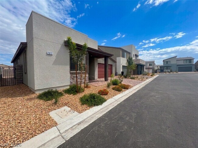 Building Photo - 9229 Frazer St