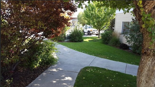 Building Photo - 39 Appleway Dr