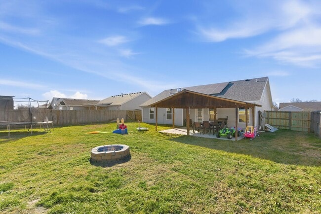 Building Photo - 3 Bedroom | 2 Bathroom | 2 Car Garage | Nixa Schools| Fireplace | Fenced yard | Solar Panels!