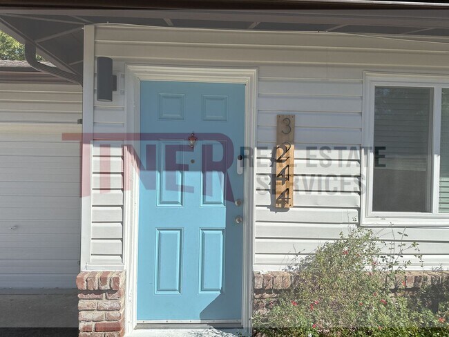 Building Photo - Charming Duplex in Carmichael