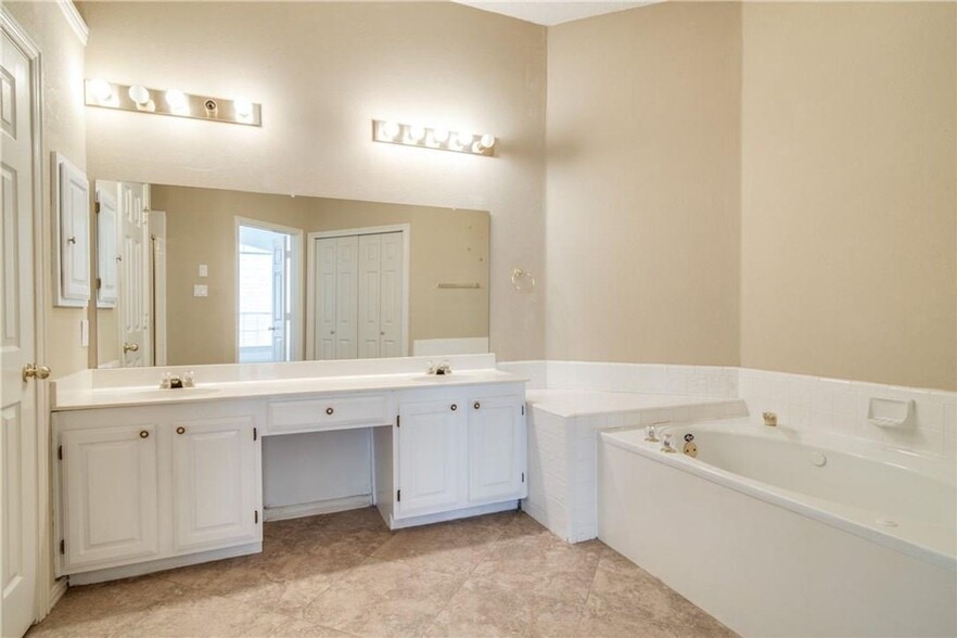 Building Photo - 11017 Knoxville Ln