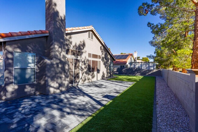 Building Photo - Single Story, 3 Bedroom, Peccole Ranch Beauty