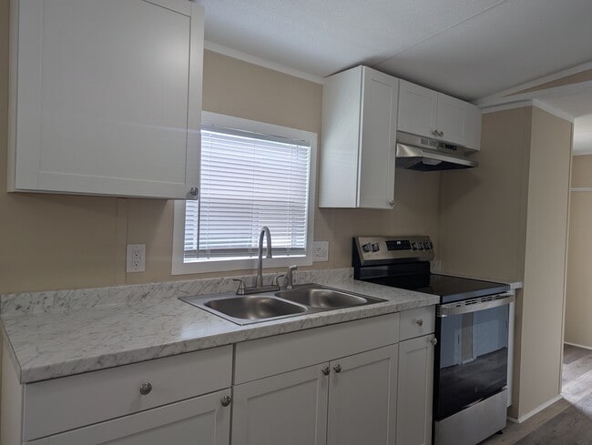 Building Photo - 125 Sky Ridge Dr