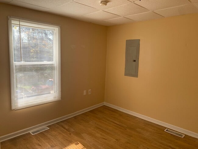 Building Photo - One Level House off Campbell Avenue