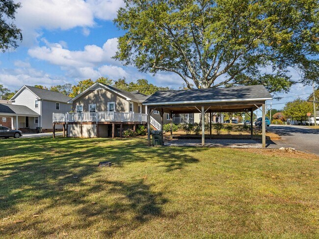 Building Photo - Downtown Greer Charmer: Spacious 3-Bed, 2 BA Home with Screened Porch, Carport & Hardwoods, NO AP...