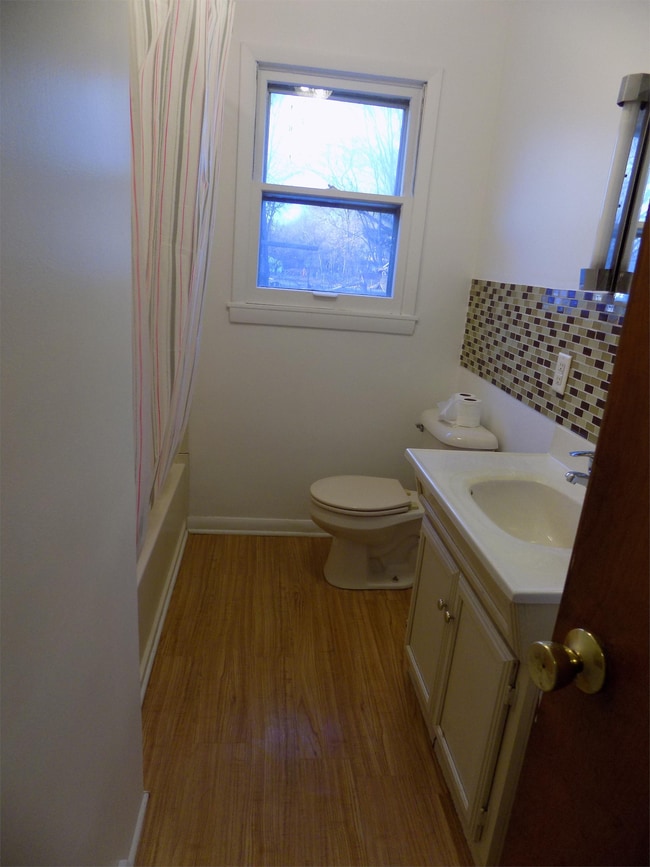 Building Photo - 1005 E North St