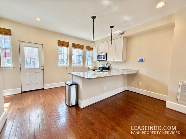 Building Photo - 159 V St NE