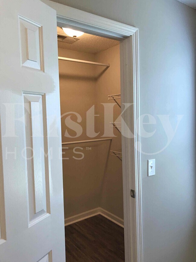 Building Photo - 120 Pointer Dr