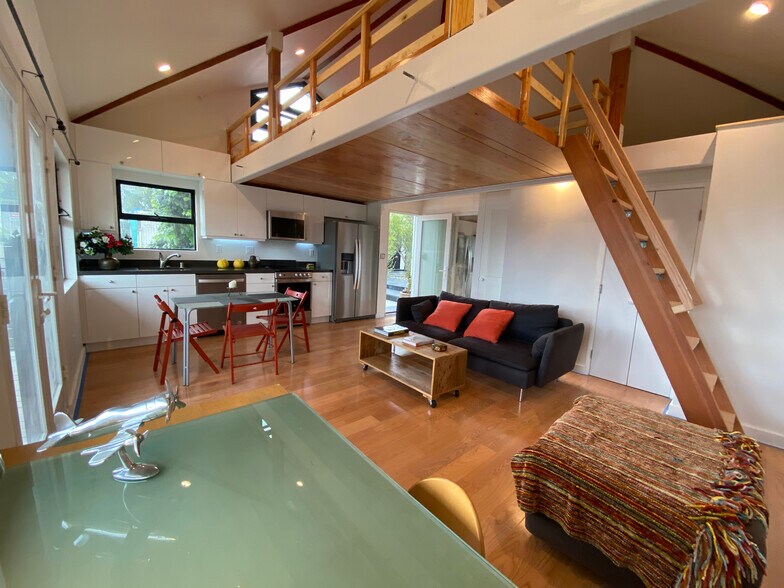 Building Photo - 2118 Kew Dr