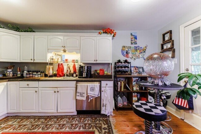 Building Photo - 1280 Stillwood Dr NE