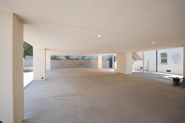 Building Photo - 1036 Westmoreland Ave